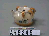 藏品(瓷製油壺)的圖片